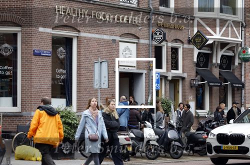 Amsterdam 21 oktober 2023
Rij met klanten voor de deur bij Blushing van Gordon.
