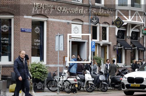 Amsterdam 21 oktober 2023
Rij met klanten voor de deur bij Blushing van Gordon.