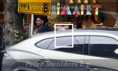 Amsterdam 9 oktober 2023
Gregory v d Wiel haalt samen met zijn dochter een vers sapje bij Joe and the juice . Gregory rijdt in een Lamborghini Urus
