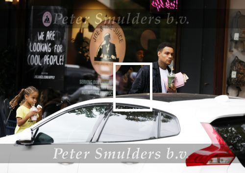 Amsterdam 9 oktober 2023
Gregory v d Wiel haalt samen met zijn dochter een vers sapje bij Joe and the juice . Gregory rijdt in een Lamborghini Urus