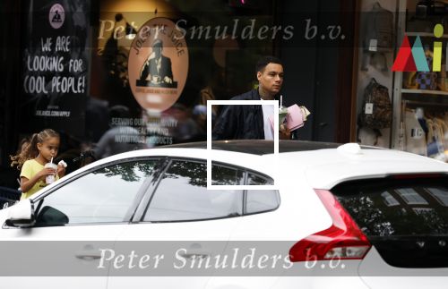 Amsterdam 9 oktober 2023
Gregory v d Wiel haalt samen met zijn dochter een vers sapje bij Joe and the juice . Gregory rijdt in een Lamborghini Urus