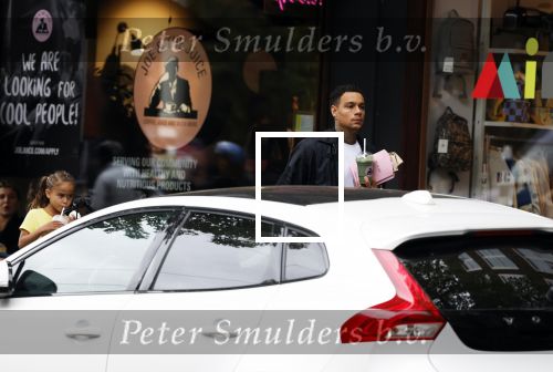 Amsterdam 9 oktober 2023
Gregory v d Wiel haalt samen met zijn dochter een vers sapje bij Joe and the juice . Gregory rijdt in een Lamborghini Urus
