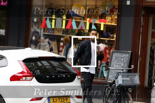Amsterdam 9 oktober 2023
Gregory v d Wiel haalt samen met zijn dochter een vers sapje bij Joe and the juice . Gregory rijdt in een Lamborghini Urus