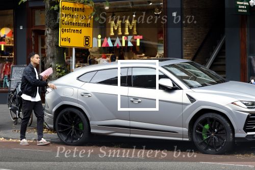 Amsterdam 9 oktober 2023
Gregory v d Wiel haalt samen met zijn dochter een vers sapje bij Joe and the juice . Gregory rijdt in een Lamborghini Urus