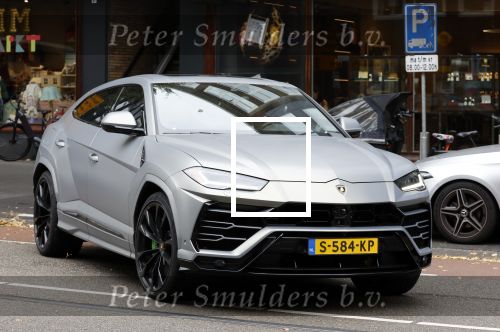 Amsterdam 9 oktober 2023
Gregory v d Wiel haalt samen met zijn dochter een vers sapje bij Joe and the juice . Gregory rijdt in een Lamborghini Urus