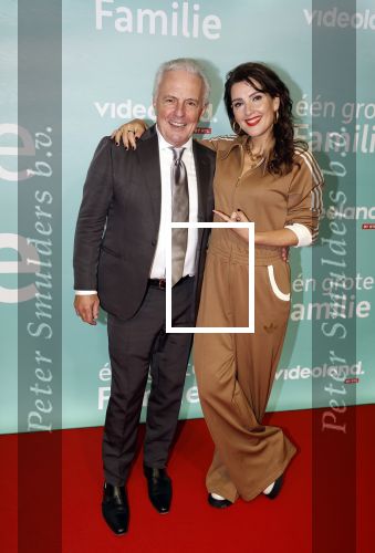 Amsterdam 10 oktober 2023
Premiere een grote familie in Tuschinski . Vidoeland gaat het uitzenden. Huub Stapel en Tina de Bruin