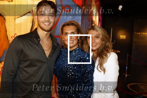 Amsterdam 28 september 2023
Premiere Hans Klok bij the Harbour Club.
Jenny de Munk met zoon en dochter