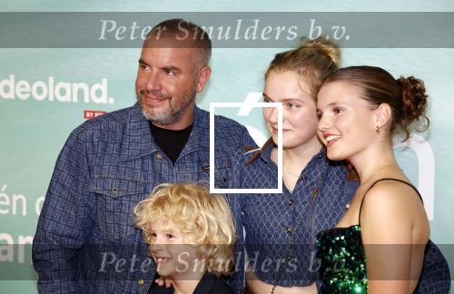 Amsterdam 10 oktober 2023
Premiere een grote familie in Tuschinski . Vidoeland gaat het uitzenden. Jeroen v Koningsbrugge
