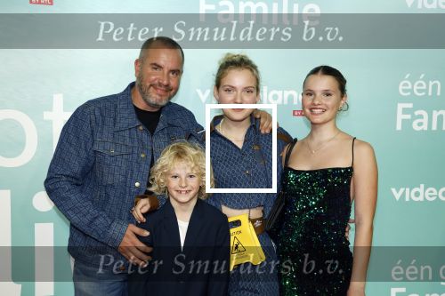 Amsterdam 10 oktober 2023
Premiere een grote familie in Tuschinski . Vidoeland gaat het uitzenden.Jeroen v Koningsbrugge Moos Hofstra Doris Zuijderland en Josephine Arendsen