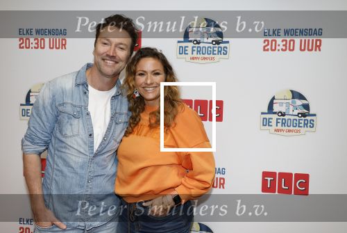 Amsterdam 31 oktober 2023
Danny Froger met partner Ann Dominique Wilten en dochter Fallon, Maxim Froger met partner Ruby van Wanrooij, Natasja Froger met partner Rene Froger, Didier Froger met partner Sammy Verheij en Natascha Froger met partner Matthijs met dochters tijdens de speciale Lunch Screening van De Frogers: Happy Campers van TLC bij Outside Inn te Amsterdam. Jessica Mendels