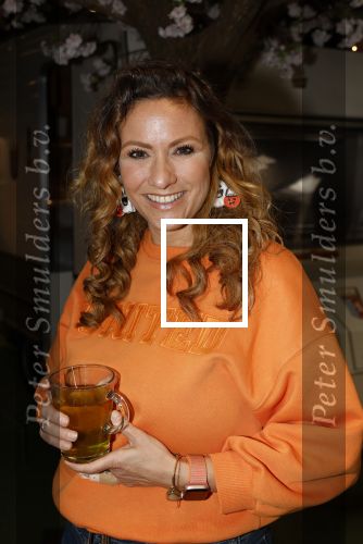 Amsterdam 31 oktober 2023
Danny Froger met partner Ann Dominique Wilten en dochter Fallon, Maxim Froger met partner Ruby van Wanrooij, Natasja Froger met partner Rene Froger, Didier Froger met partner Sammy Verheij en Natascha Froger met partner Matthijs met dochters tijdens de speciale Lunch Screening van De Frogers: Happy Campers van TLC bij Outside Inn te Amsterdam. Jessica Mendels