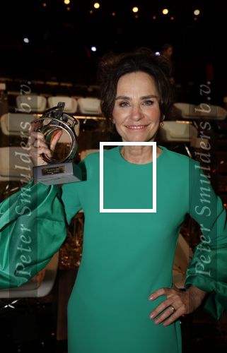 Amsterdam 12 oktober 2023
Televizierring 2023 in Carre .
Jet de Nijs kreeg de prijs voor het mooiste tv moment van het jaar gedraaid bij optreden van haar man Rob de Nijs .