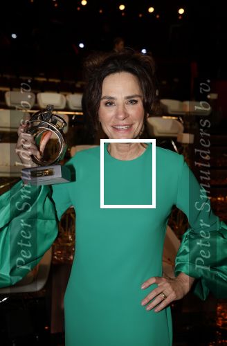 Amsterdam 12 oktober 2023
Televizierring 2023 in Carre .
Jet de Nijs kreeg de prijs voor het mooiste tv moment van het jaar gedraaid bij optreden van haar man Rob de Nijs .