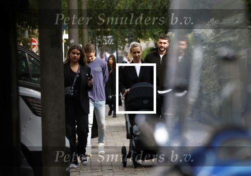 Amsterdam 5 oktober 2023
Joey Veerman en zijn vriendin Chantalle Schilder en hun baby zijn dagje in Amsterdam . Zezijn dar met Joel Drommel en zijn vriendin Laura v Leeuwen