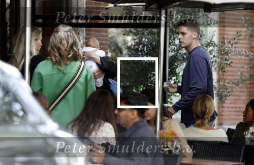 Amsterdam 5 oktober 2023
Joey Veerman en zijn vriendin Chantalle Schilder en hun baby zijn dagje in Amsterdam . Zezijn dar met Joel Drommel en zijn vriendin Laura v Leeuwen