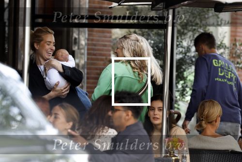 Amsterdam 5 oktober 2023
Joey Veerman en zijn vriendin Chantalle Schilder en hun baby zijn dagje in Amsterdam . Zezijn dar met Joel Drommel en zijn vriendin Laura v Leeuwen
