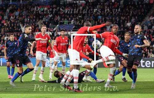 Eindhoven, 3 Oktober 2023
Championsleague PSV-Sevilla, eindstand 2-2
Jordan Teze scoort 2-2
Jordan Teze Armel Bella-Kotchap Ismael Salbari Nemanja Gudelj Ricardo Pepi Luuk de Jong Youssef En-Nesyri en Sergio Ramos