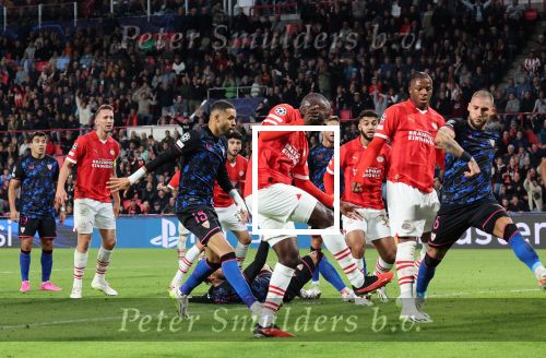 Eindhoven, 3 Oktober 2023
Championsleague PSV-Sevilla, eindstand 2-2
Jordan Teze scoort 2-2
Jordan Teze Armel Bella-Kotchap Ismael Salbari Nemanja Gudelj Ricardo Pepi Luuk de Jong Youssef En-Nesyri en Sergio Ramos