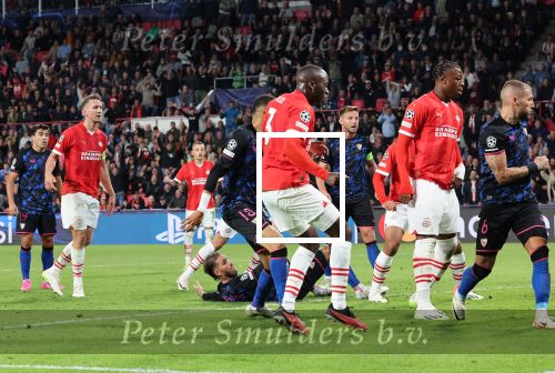 Eindhoven, 3 Oktober 2023
Championsleague PSV-Sevilla, eindstand 2-2
Jordan Teze scoort 2-2
Jordan Teze Armel Bella-Kotchap Ismael Salbari Nemanja Gudelj Ricardo Pepi Luuk de Jong Youssef En-Nesyri en Sergio Ramos