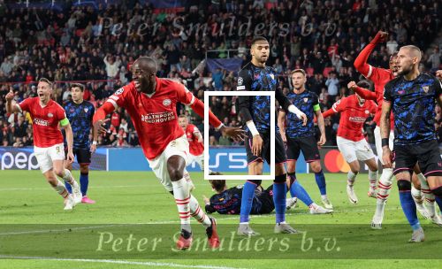 Eindhoven, 3 Oktober 2023
Championsleague PSV-Sevilla, eindstand 2-2
Jordan Teze scoort 2-2
Jordan Teze Armel Bella-Kotchap Ismael Salbari Nemanja Gudelj Ricardo Pepi Luuk de Jong Youssef En-Nesyri en Sergio Ramos