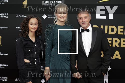 Utrecht 29 september 2023
Uitreiking gouden kalveren in de schouwburg van Utrecht. Jurgen Smit en Marit v Bohemen en haar dochter