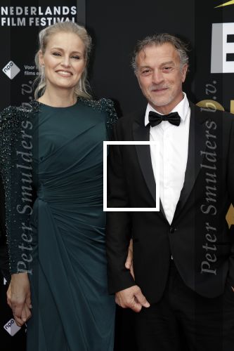 Utrecht 29 september 2023
Uitreiking gouden kalveren in de schouwburg van Utrecht. Jurgen Smit en Marit v Bohemen en haar dochter
