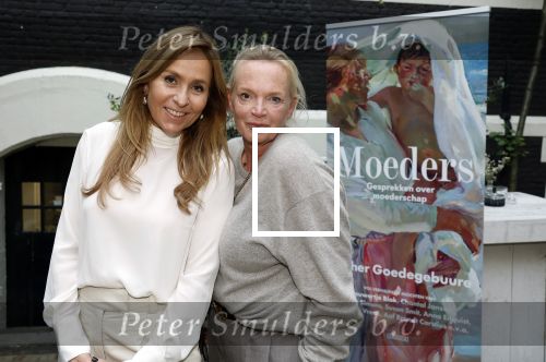 Amsterdam 10 oktober 2023
Presentatie boek moeders van Esther Goedegebuure bij het West Indisch huis. Karin Swerink