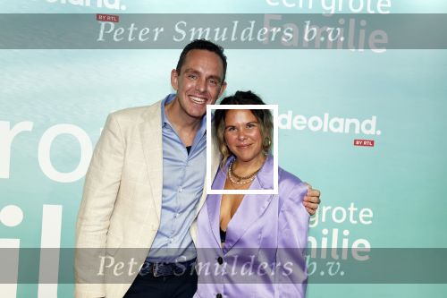 Amsterdam 10 oktober 2023
Premiere een grote familie in Tuschinski . Vidoeland gaat het uitzenden. Kees de Bever met goede kennis Nienke v Manen
