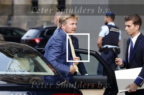 Amsterdam 5 oktober 2023
Koning Willem Alexander arriveert bij koninklijk paleis op de dam en staat de pers te woord ivm lidsmaatschap Prins Bernhard aan partij van Adolf Hitler