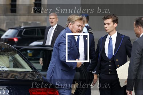 Amsterdam 5 oktober 2023
Koning Willem Alexander arriveert bij koninklijk paleis op de dam en staat de pers te woord ivm lidsmaatschap Prins Bernhard aan partij van Adolf Hitler