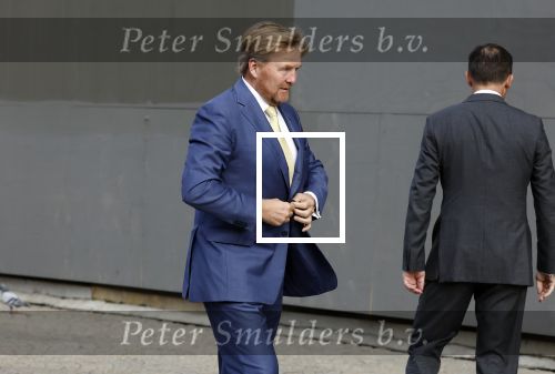 Amsterdam 5 oktober 2023
Koning Willem Alexander arriveert bij koninklijk paleis op de dam en staat de pers te woord ivm lidsmaatschap Prins Bernhard aan partij van Adolf Hitler