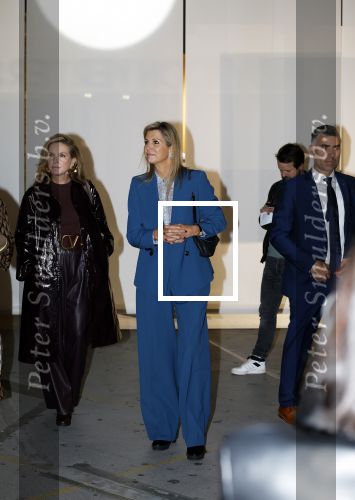 Eindhoven 26 oktober 2023
Koningin Maxima op bezok bij de dutch design week in Eindhoven . Maxima had haar goede vriendin Mariska Dietz mee genomen . Mariska Heeft paleis huis Den Bosch ingericht .