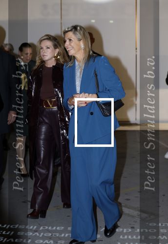 Eindhoven 26 oktober 2023
Koningin Maxima op bezok bij de dutch design week in Eindhoven . Maxima had haar goede vriendin Mariska Dietz mee genomen . Mariska Heeft paleis huis Den Bosch ingericht .