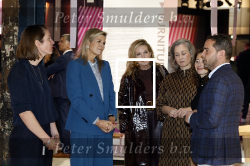 Eindhoven 26 oktober 2023
Koningin Maxima op bezok bij de dutch design week in Eindhoven . Maxima had haar goede vriendin Mariska Dietz mee genomen . Mariska Heeft paleis huis Den Bosch ingericht .