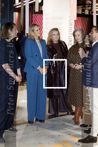 Eindhoven 26 oktober 2023
Koningin Maxima op bezok bij de dutch design week in Eindhoven . Maxima had haar goede vriendin Mariska Dietz mee genomen . Mariska Heeft paleis huis Den Bosch ingericht .