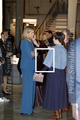 Eindhoven 26 oktober 2023
Koningin Maxima op bezok bij de dutch design week in Eindhoven . Maxima had haar goede vriendin Mariska Dietz mee genomen . Mariska Heeft paleis huis Den Bosch ingericht .