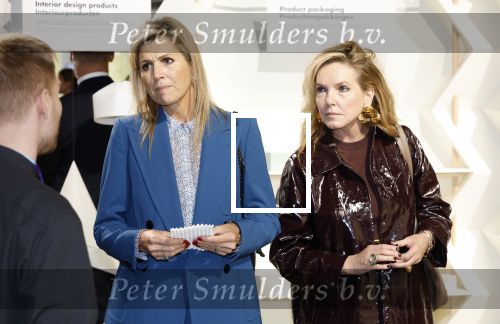 Eindhoven 26 oktober 2023
Koningin Maxima op bezok bij de dutch design week in Eindhoven . Maxima had haar goede vriendin Mariska Dietz mee genomen . Mariska Heeft paleis huis Den Bosch ingericht .