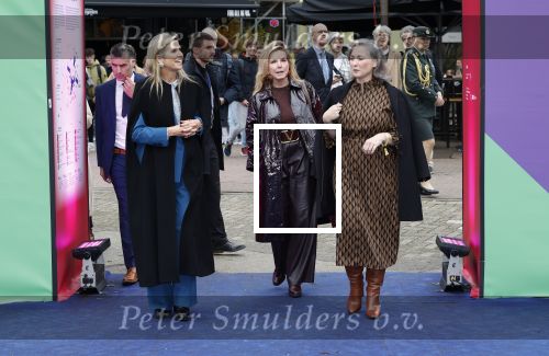 Eindhoven 26 oktober 2023
Koningin Maxima op bezok bij de dutch design week in Eindhoven . Maxima had haar goede vriendin Mariska Dietz mee genomen . Mariska Heeft paleis huis Den Bosch ingericht .