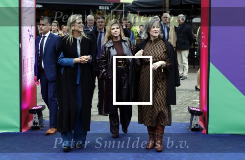 Eindhoven 26 oktober 2023
Koningin Maxima op bezok bij de dutch design week in Eindhoven . Maxima had haar goede vriendin Mariska Dietz mee genomen . Mariska Heeft paleis huis Den Bosch ingericht .