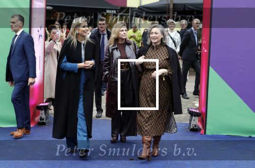 Eindhoven 26 oktober 2023
Koningin Maxima op bezok bij de dutch design week in Eindhoven . Maxima had haar goede vriendin Mariska Dietz mee genomen . Mariska Heeft paleis huis Den Bosch ingericht .