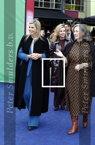 Eindhoven 26 oktober 2023
Koningin Maxima op bezok bij de dutch design week in Eindhoven . Maxima had haar goede vriendin Mariska Dietz mee genomen . Mariska Heeft paleis huis Den Bosch ingericht .