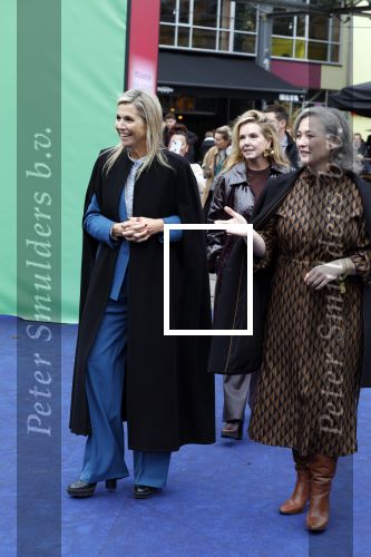 Eindhoven 26 oktober 2023
Koningin Maxima op bezok bij de dutch design week in Eindhoven . Maxima had haar goede vriendin Mariska Dietz mee genomen . Mariska Heeft paleis huis Den Bosch ingericht .