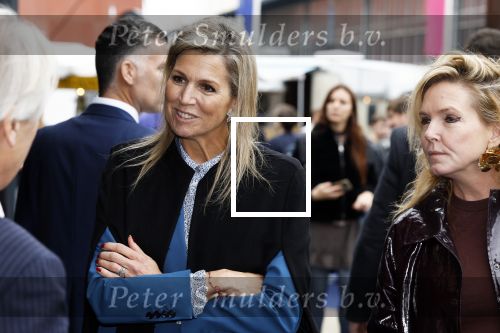 Eindhoven 26 oktober 2023
Koningin Maxima op bezok bij de dutch design week in Eindhoven . Maxima had haar goede vriendin Mariska Dietz mee genomen . Mariska Heeft paleis huis Den Bosch ingericht .