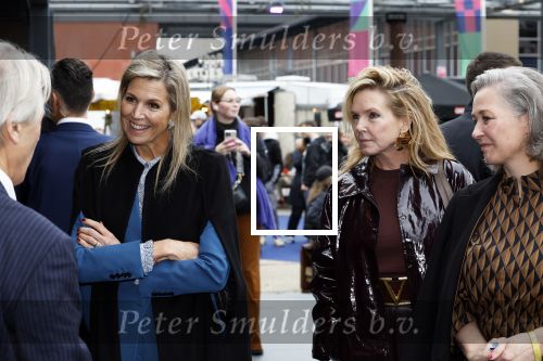 Eindhoven 26 oktober 2023
Koningin Maxima op bezok bij de dutch design week in Eindhoven . Maxima had haar goede vriendin Mariska Dietz mee genomen . Mariska Heeft paleis huis Den Bosch ingericht .