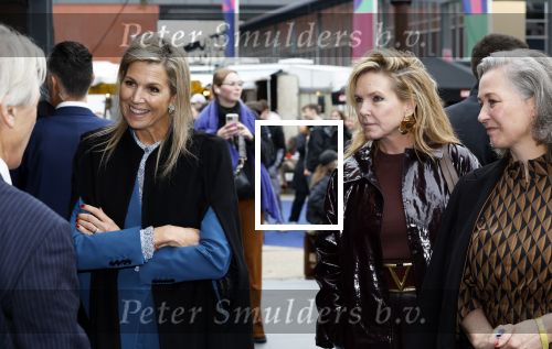 Eindhoven 26 oktober 2023
Koningin Maxima op bezok bij de dutch design week in Eindhoven . Maxima had haar goede vriendin Mariska Dietz mee genomen . Mariska Heeft paleis huis Den Bosch ingericht .