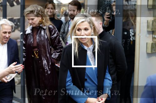 Eindhoven 26 oktober 2023
Koningin Maxima op bezok bij de dutch design week in Eindhoven . Maxima had haar goede vriendin Mariska Dietz mee genomen . Mariska Heeft paleis huis Den Bosch ingericht .