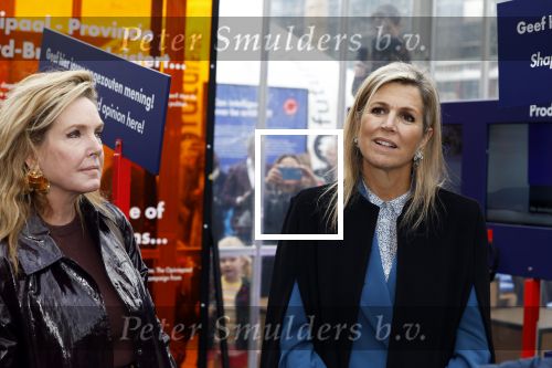Eindhoven 26 oktober 2023
Koningin Maxima op bezok bij de dutch design week in Eindhoven . Maxima had haar goede vriendin Mariska Dietz mee genomen . Mariska Heeft paleis huis Den Bosch ingericht .