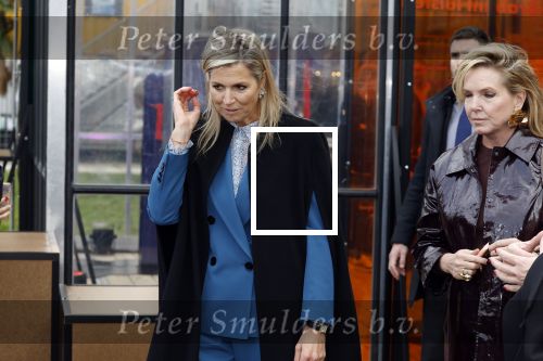 Eindhoven 26 oktober 2023
Koningin Maxima op bezok bij de dutch design week in Eindhoven . Maxima had haar goede vriendin Mariska Dietz mee genomen . Mariska Heeft paleis huis Den Bosch ingericht .