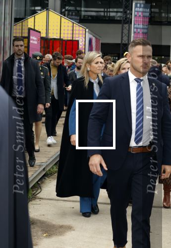 Eindhoven 26 oktober 2023
Koningin Maxima op bezok bij de dutch design week in Eindhoven . Maxima had haar goede vriendin Mariska Dietz mee genomen . Mariska Heeft paleis huis Den Bosch ingericht .