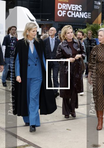 Eindhoven 26 oktober 2023
Koningin Maxima op bezok bij de dutch design week in Eindhoven . Maxima had haar goede vriendin Mariska Dietz mee genomen . Mariska Heeft paleis huis Den Bosch ingericht .